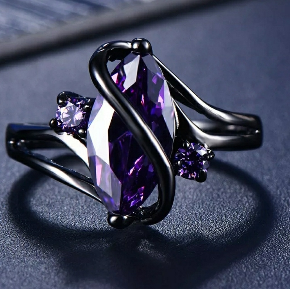 Stunning Black Gold Ring